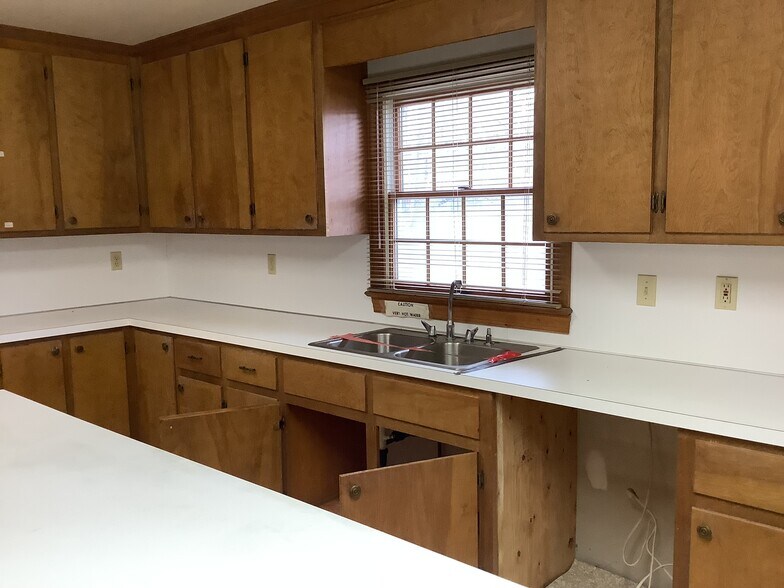 More Photos Of 605 Clarksbury Church Rd, Thomasville Religious Facility For Sale