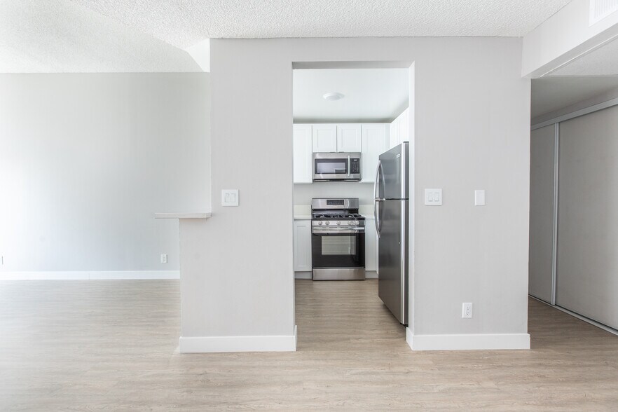 More Photos Of 130 S Alexandria Ave, Los Angeles Apartments For Sale