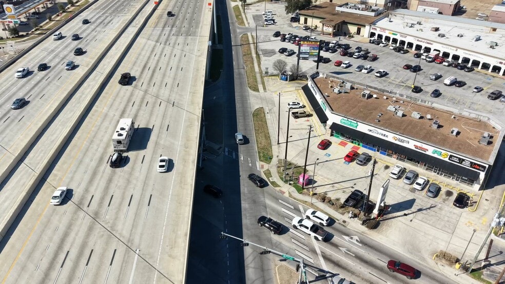 More Photos Of 11200 Northwest Fwy, Houston Storefront Retail Office For Lease