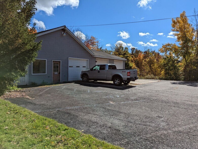 More Photos Of 211 Oakwood Ave, Troy Service For Lease