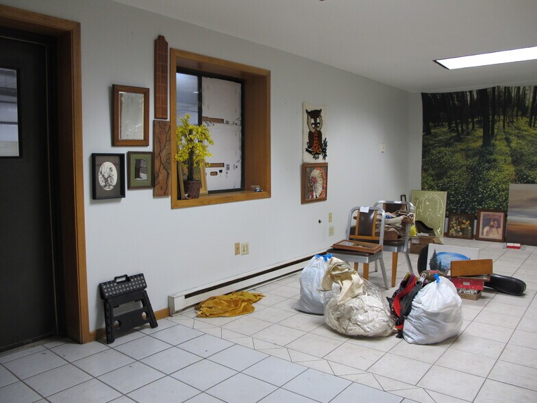 More Photos Of 713 E Main St, Waukon Manufacturing For Sale