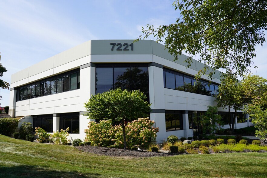 Primary Photo Of 7221-7223 Engle Rd, Fort Wayne Office For Lease