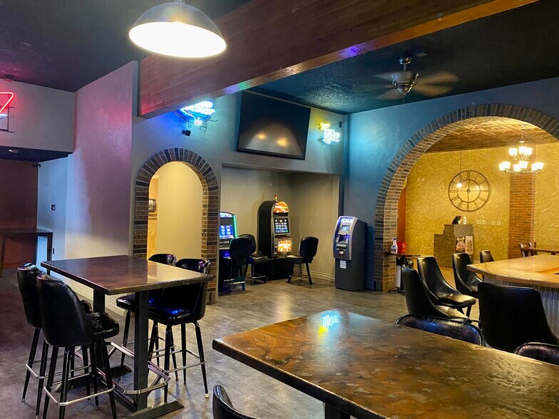 More Photos Of 239 Main St, Shelby Bar For Sale