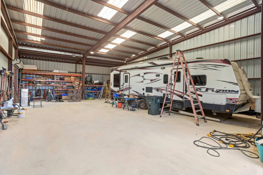 More Photos Of 16415 S Access Rd, Canyon Lake Showroom For Sale