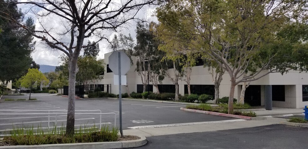 More Photos Of 2100 Corporate Center Dr, Thousand Oaks Medical For Lease