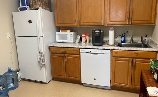 More Photos Of 374 Maple Ave E, Vienna Office For Lease