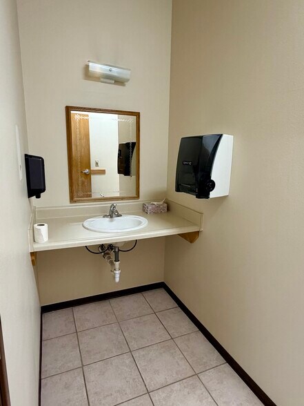 More Photos Of 120 Cole Ave, Pinedale Office For Sale