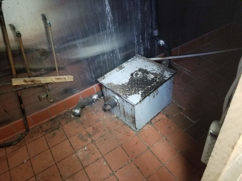 More Photos Of 1 E Broadway, New York Storefront Retail Office For Lease