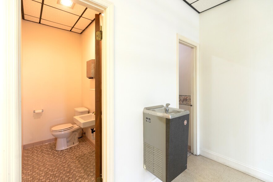 More Photos Of 5982 E Molloy Rd, Mattydale Medical For Sale