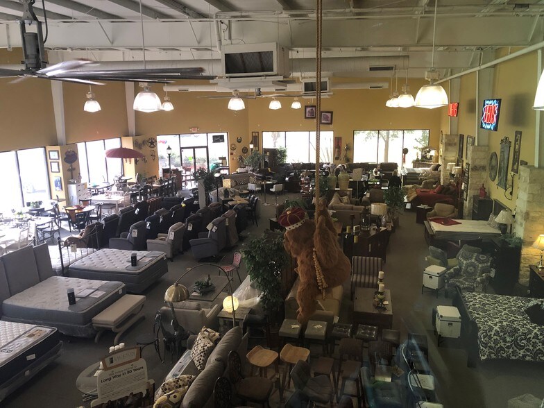 More Photos Of 15273 Interstate 35 N, Selma Freestanding For Lease