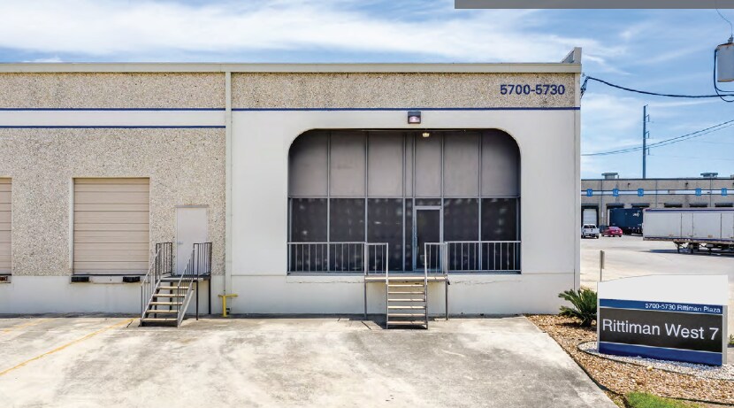 More Photos Of 5700-5730 Rittiman Plz, San Antonio Distribution For Lease