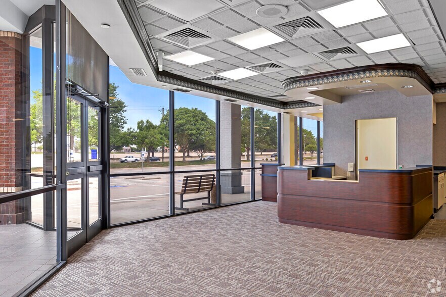 More Photos Of 1600 Central Dr, Bedford Medical For Lease