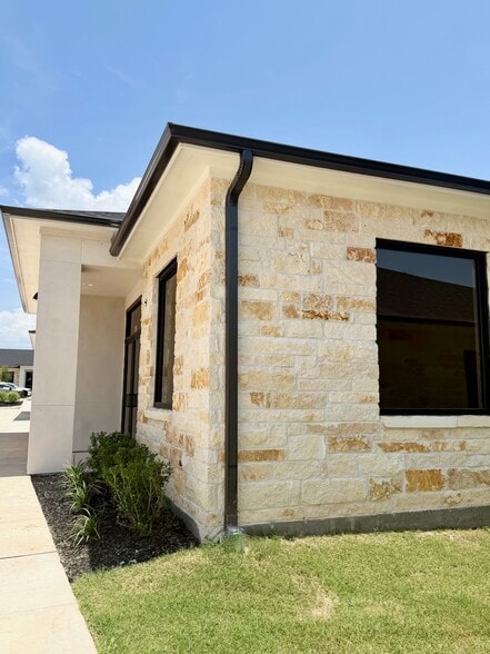 More Photos Of 350 Grand Link Dr, Conroe Medical For Lease