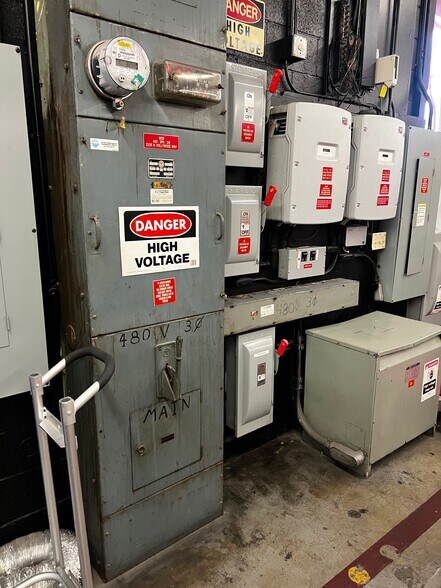 More Photos Of 2205 N Hollywood Way, Burbank Service For Sale