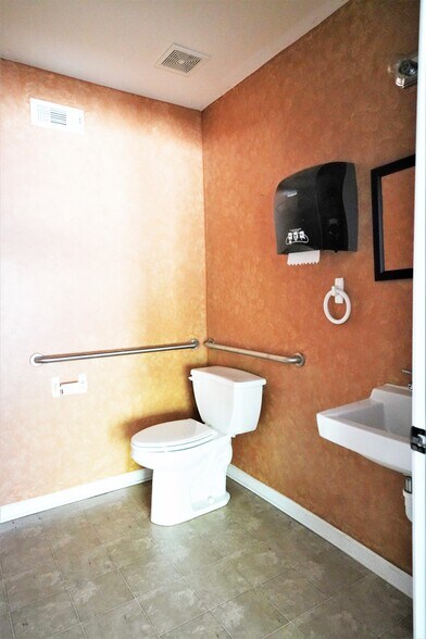 More Photos Of 2110 Fairburn Rd, Douglasville Flex For Lease