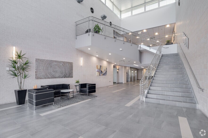 More Photos Of 690 N Cofco Center Ct, Phoenix Medical For Lease