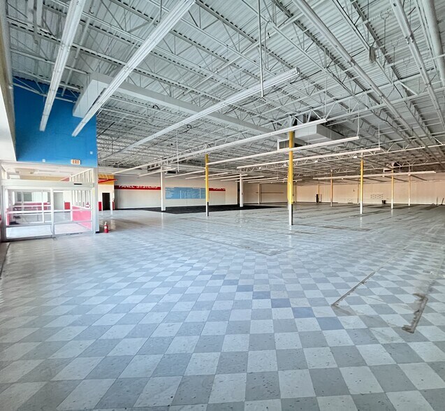 More Photos Of 2620 Planet Ave, Salina Freestanding For Lease