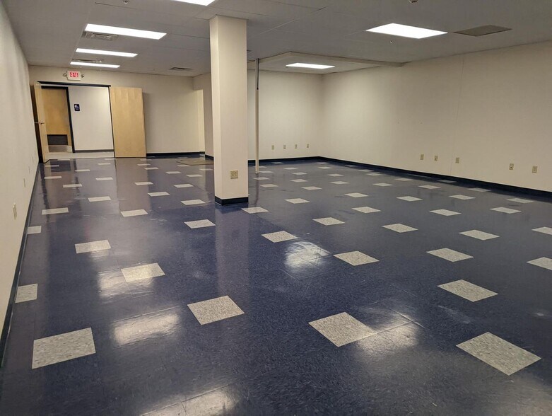 More Photos Of 15 Tech Valley Dr, East Greenbush Flex For Lease