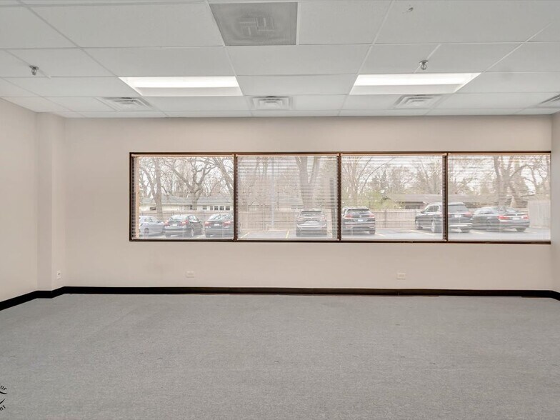 More Photos Of 1990 E Algonquin Rd, Schaumburg Medical For Lease