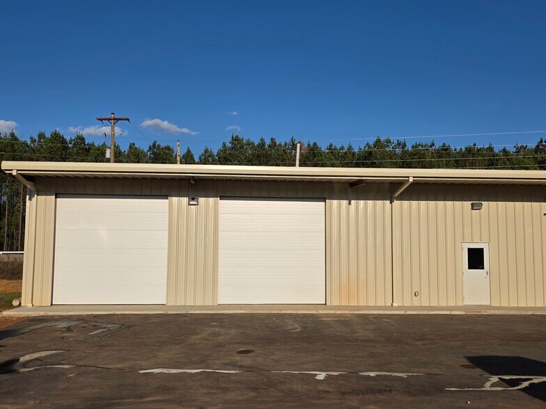 Primary Photo Of 5051 Farmville Rd, Auburn Flex For Sale