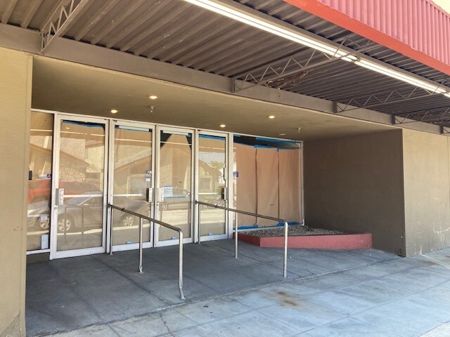 More Photos Of 1131 E Wardlow Rd, Long Beach Freestanding For Sale