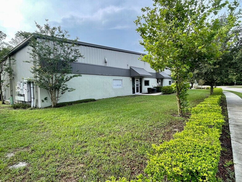 More Photos Of 1714-1726 Davenport Dr, Trinity Showroom For Lease