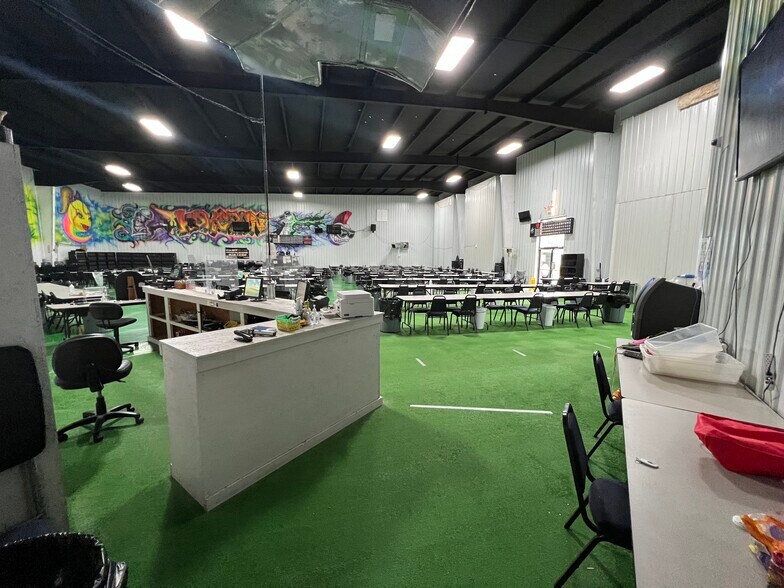 More Photos Of 1352 Laurel rd, London Sports And Entertainment For Lease