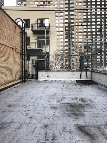 More Photos Of 215 E 94th St, New York Schools For Lease