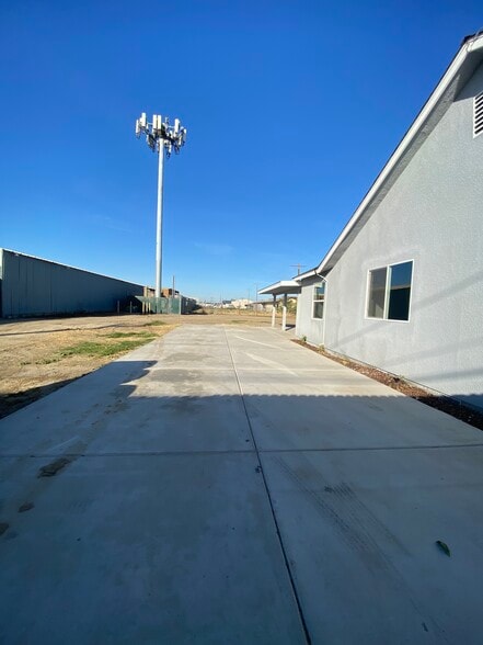 More Photos Of 1679 S O St, Tulare Light Manufacturing For Lease
