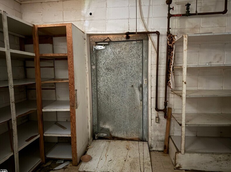 More Photos Of 201 Lee St, Tallulah Apartments For Sale