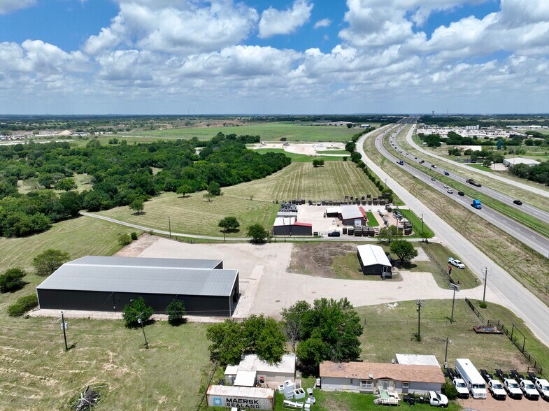 More Photos Of 4528 S Interstate 35, Alvarado Warehouse For Lease
