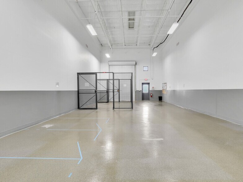 More Photos Of 8801 Business Park Dr, Fort Myers Warehouse For Lease
