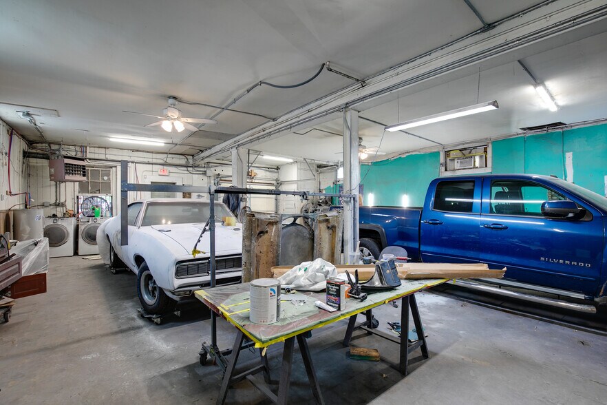 More Photos Of 705 Richmond Hwy, Richmond Showroom For Sale