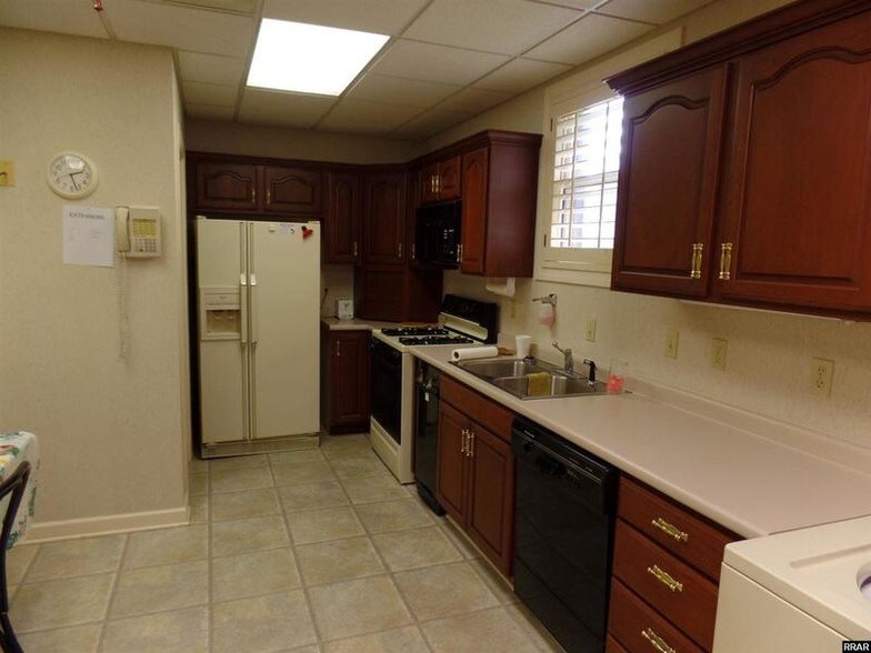 More Photos Of 316 E Harper St, Troy Medical For Sale