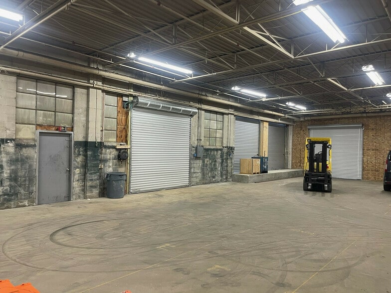 More Photos Of 330 N Warwick Ave, Baltimore Warehouse For Lease