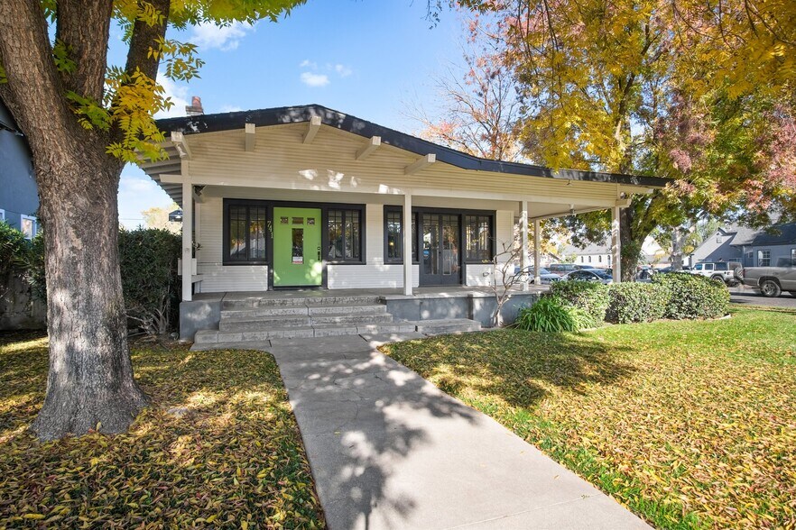 More Photos Of 741 E Main St, Turlock Office Residential For Lease