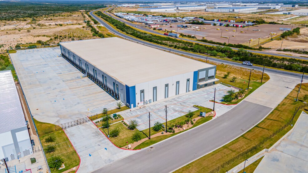 More Photos Of 101 Man United St, Laredo Warehouse For Lease