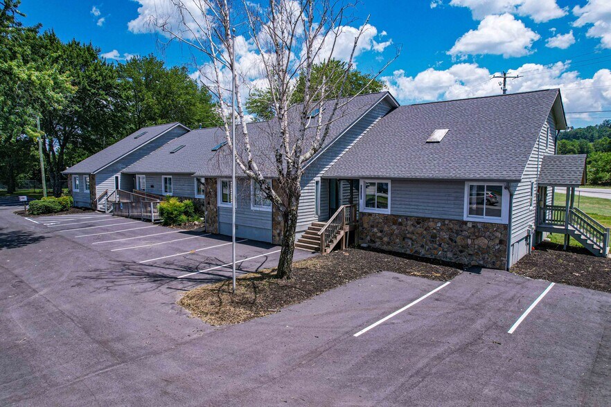 More Photos Of 5030 Hendersonville Rd, Fletcher Office For Sale