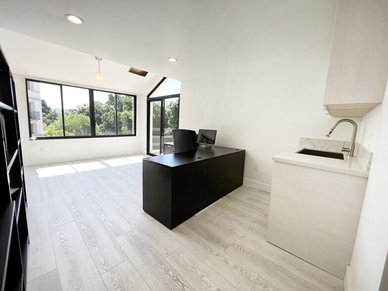 More Photos Of 4766 Park Granada, Calabasas Medical For Lease