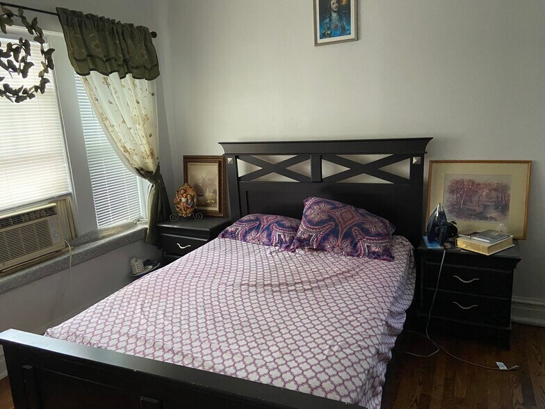 More Photos Of 4832 W Montrose Ave, Chicago Apartments For Sale