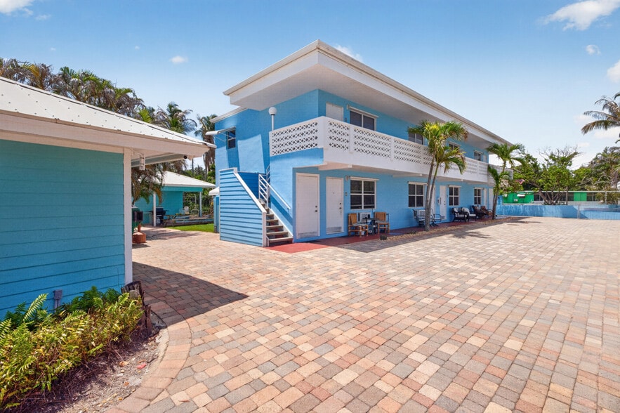 More Photos Of 2100 NE Indian River Dr, Jensen Beach Hotel For Sale