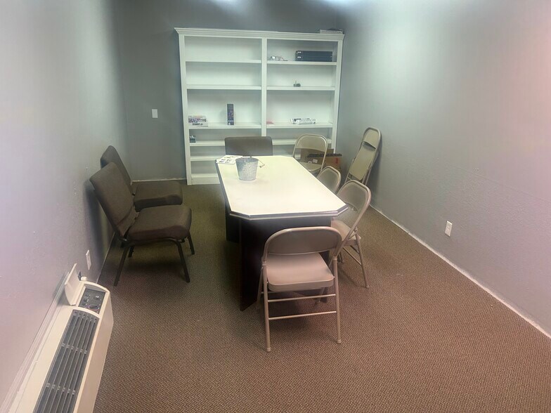 More Photos Of 700 N 15th St, Ozark Office For Sale