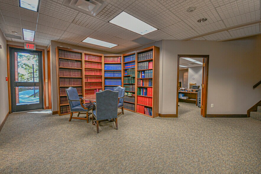 More Photos Of 220 Mckenzie Ave, Panama City Office For Sale