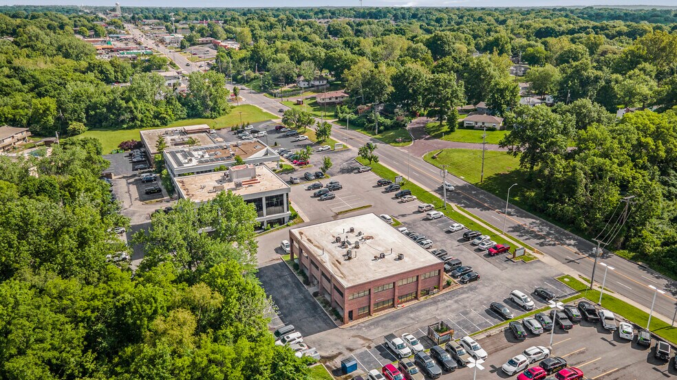 More Photos Of 5950 N Oak Tfwy, Kansas City Office For Sale