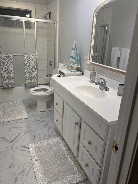 More Photos Of 574 Main St, Hyannis Storefront Retail Residential For Sale