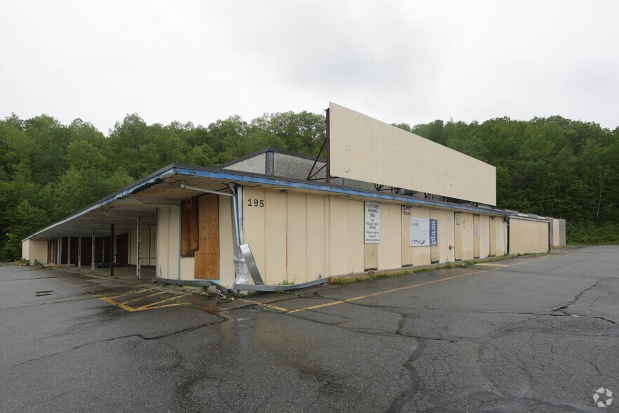 More Photos Of 195 Mill St, Worcester Supermarket For Sale