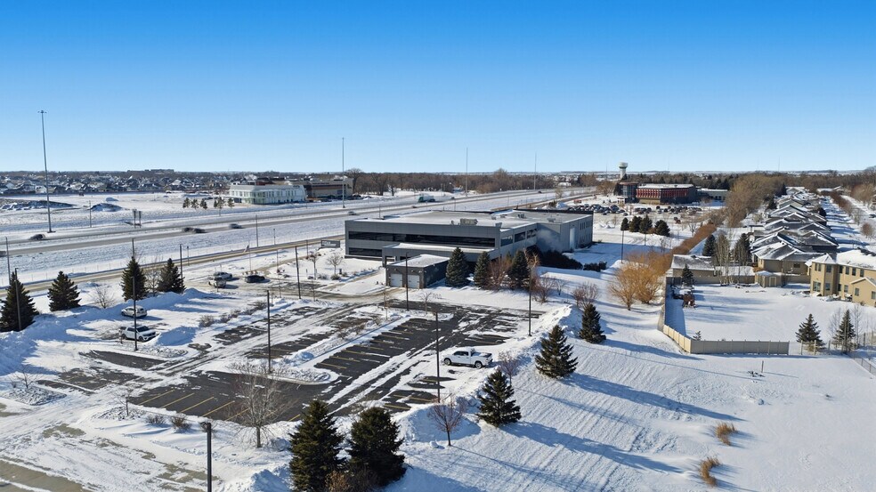 More Photos Of 644 E Beaton Dr, West Fargo Office For Lease