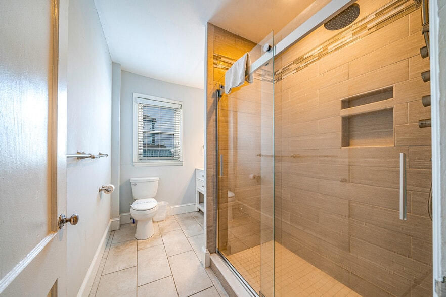 More Photos Of 617 E 8th St, Ocean City Hotel For Sale