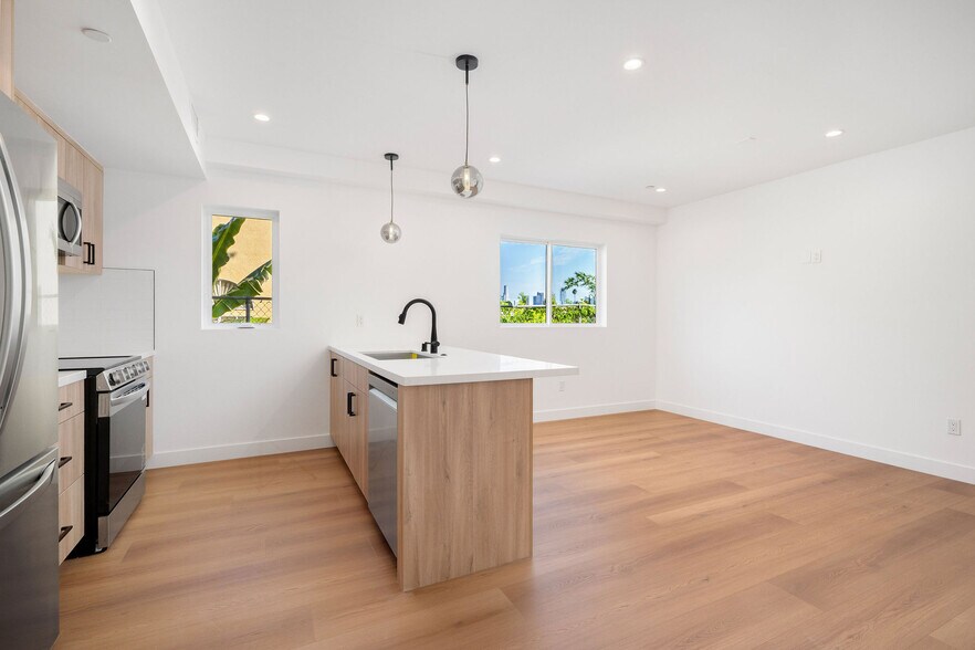 More Photos Of 726 Robinson St, Los Angeles Apartments For Sale