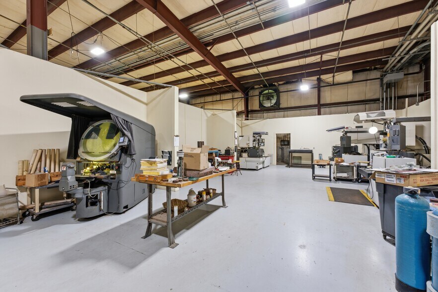 More Photos Of 7 First St, Palmer Warehouse For Lease